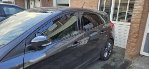 Ford Focus hatchback windschermen raamspoilers visors